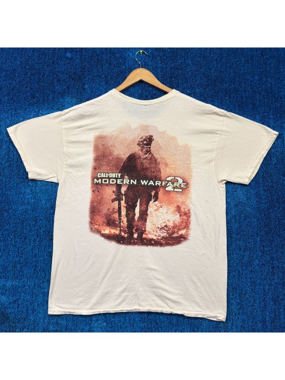 Call of Duty Modern Warfare 2 First Person Shooter Tee XL